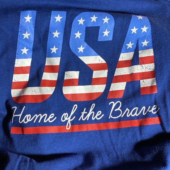 🎀 Red White & Blue Tshirt Medium USA Home of the Brave - Picture 4 of 4
